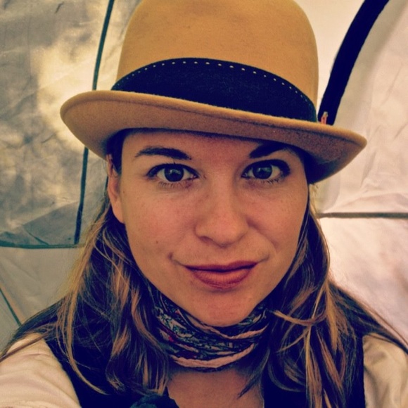 Meet your Posher, Michelle - Picture 1 of 2